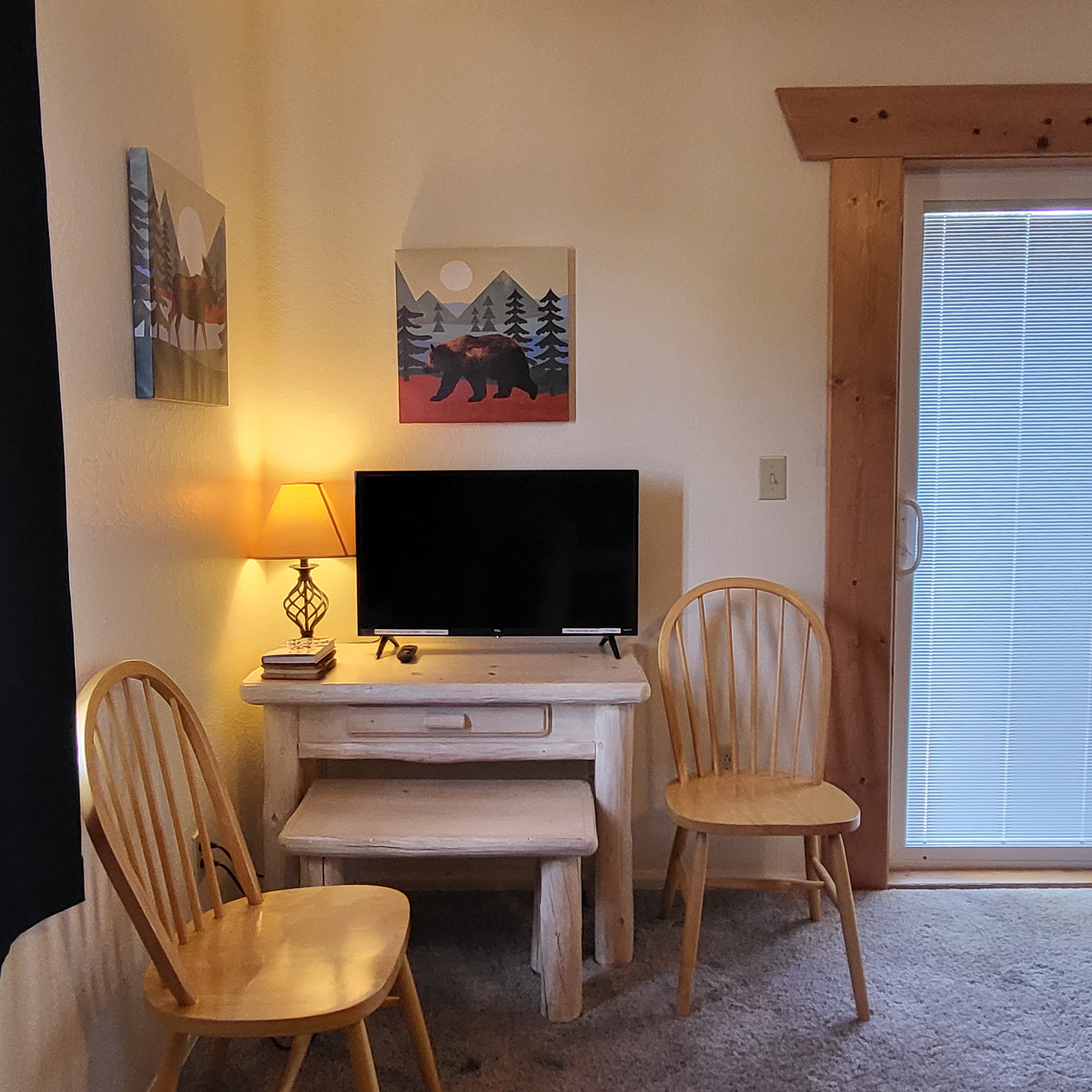 Mt. Harvard Room Sitting Area with TV