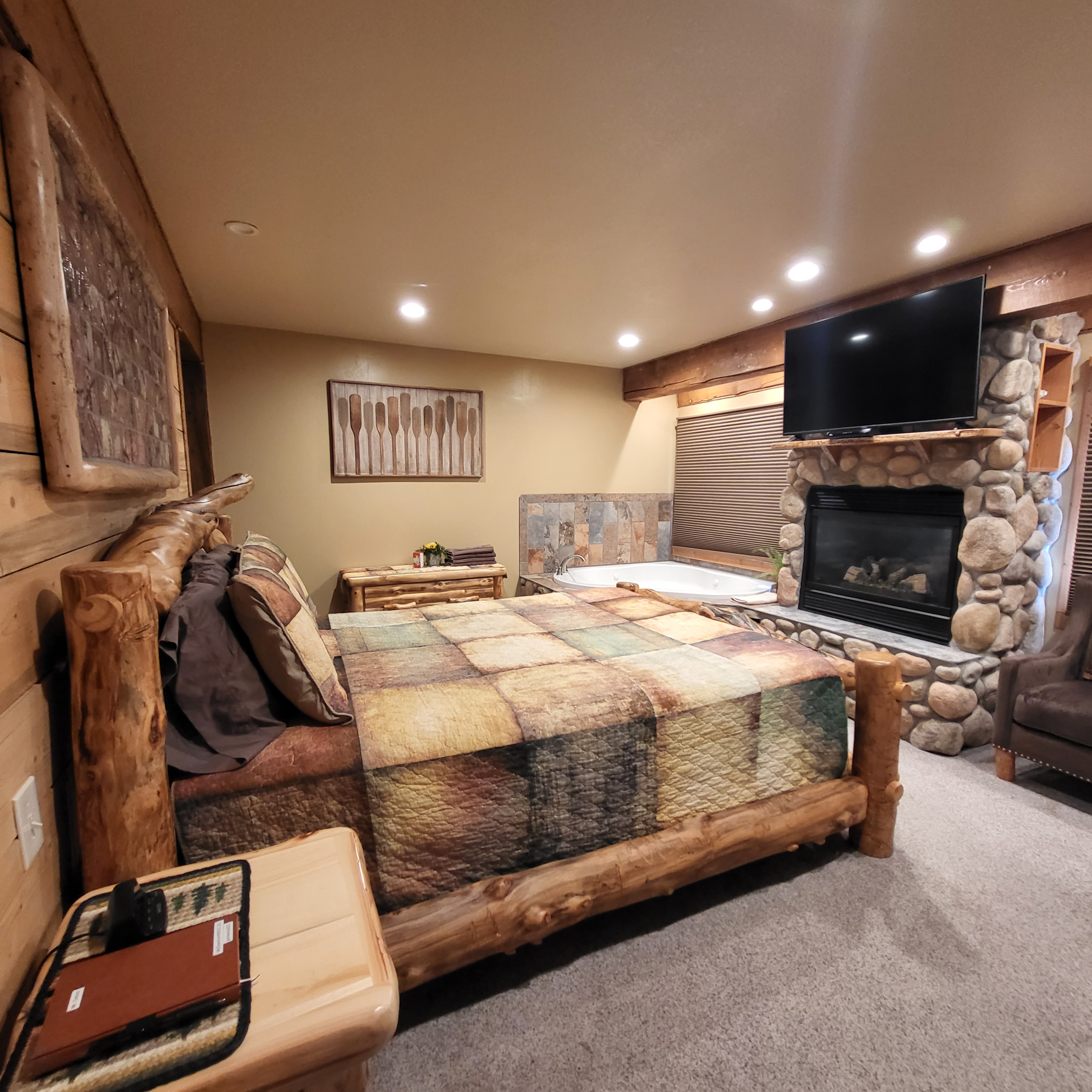 Mt. Oxford Room Queen Log Bed