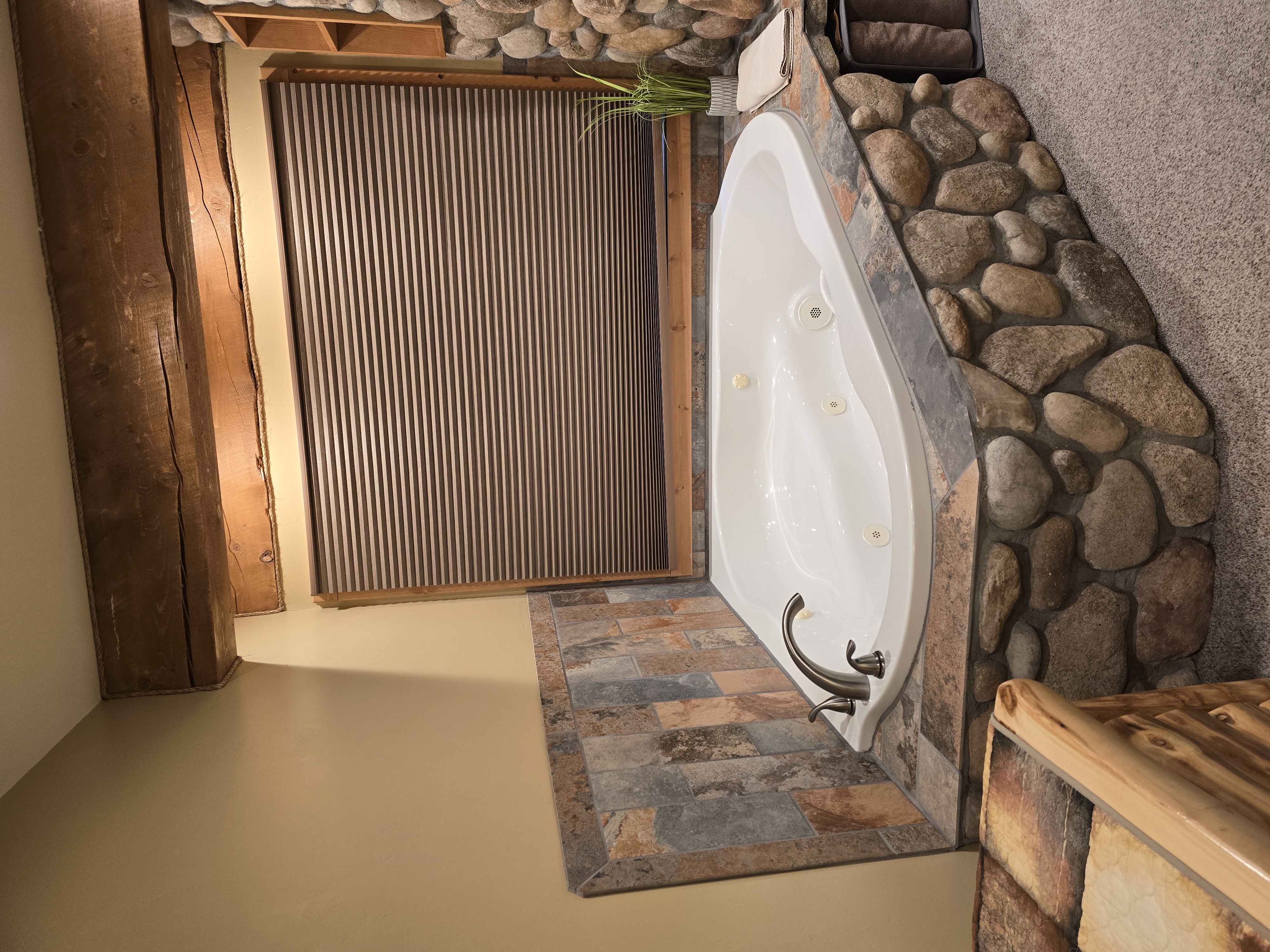 Mt. Oxford Room Jacuzzi Tub