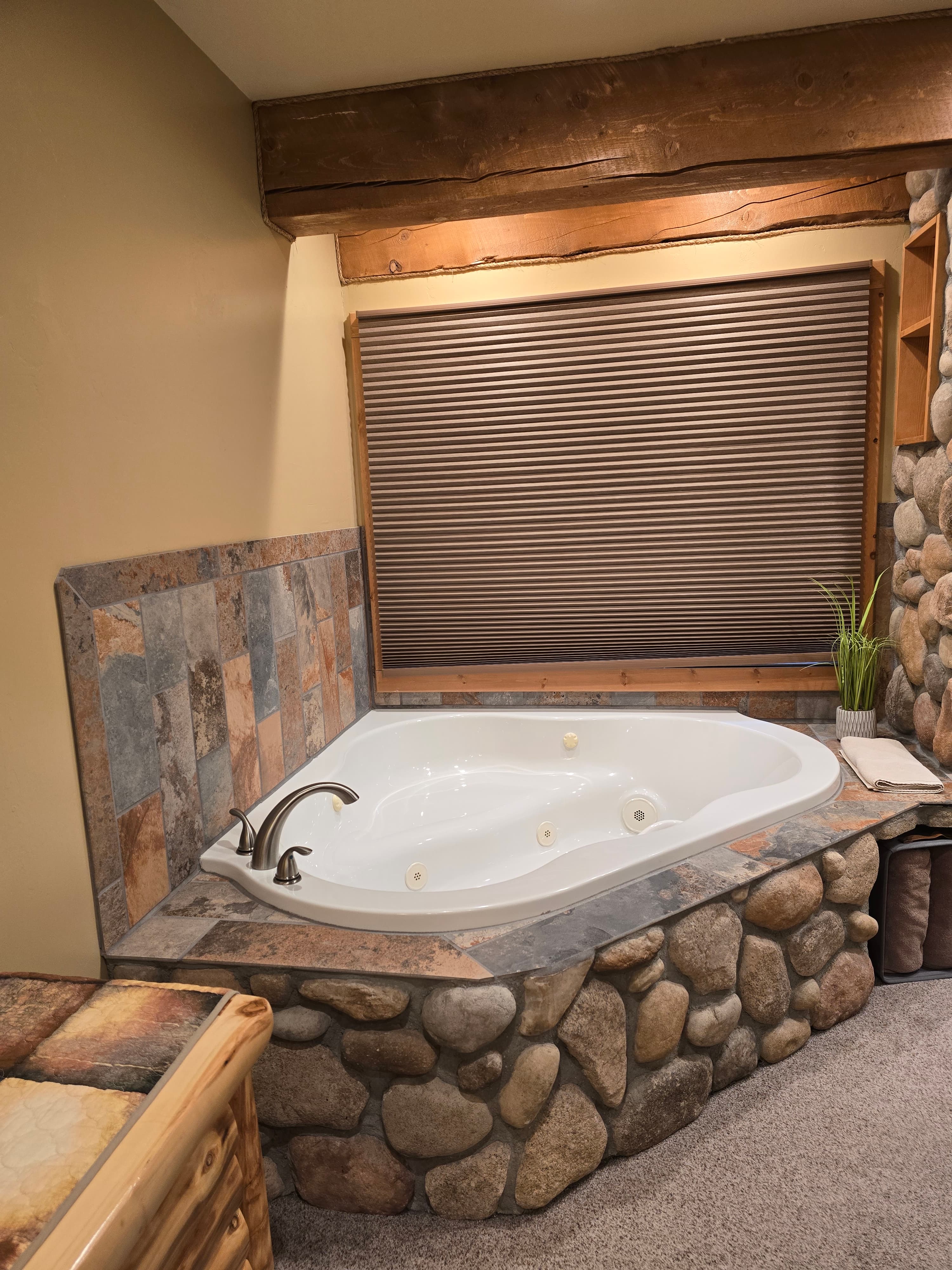 Mt. Oxford Room Jacuzzi Tub