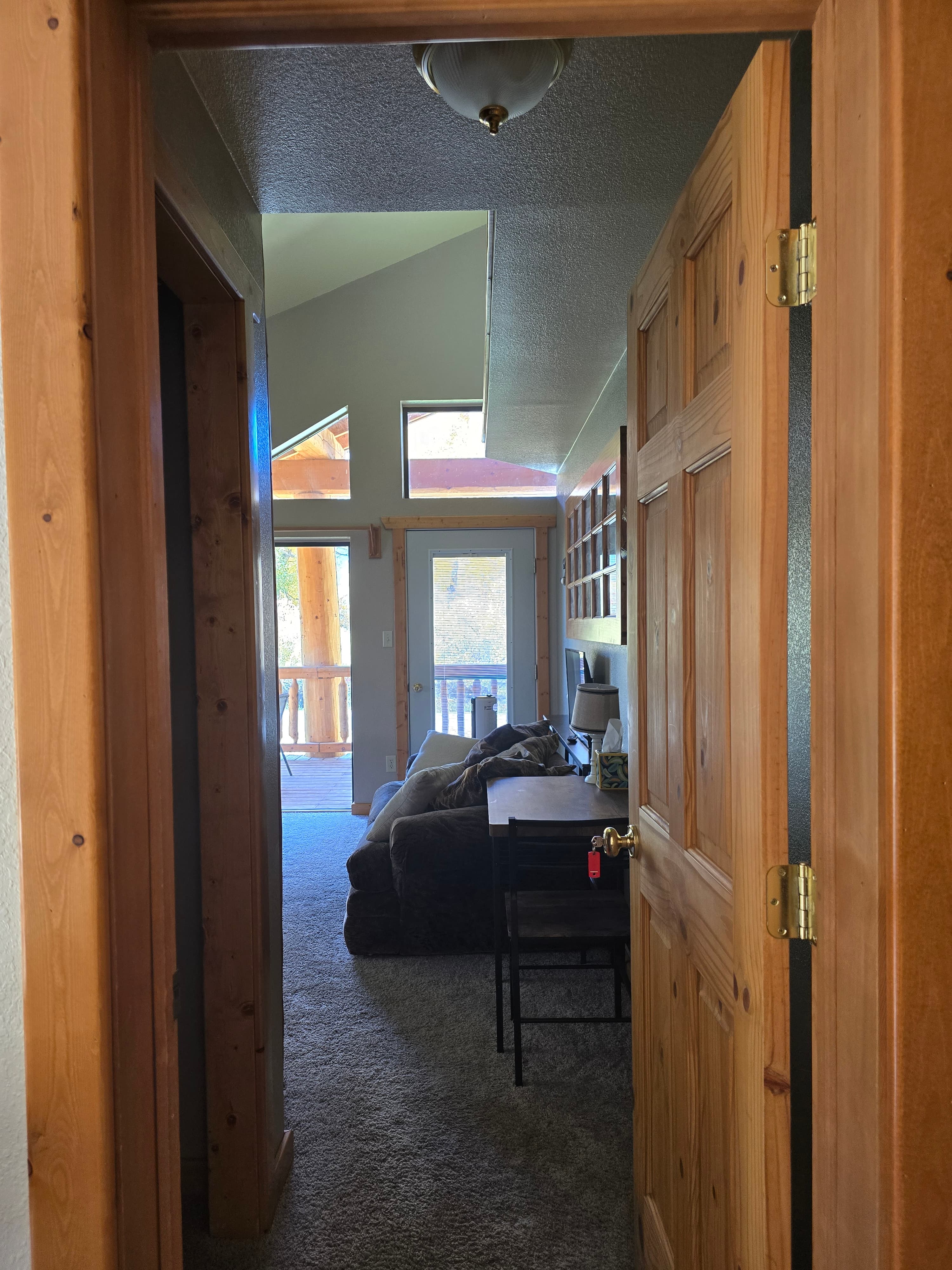 Mt. Columbia Room Entry